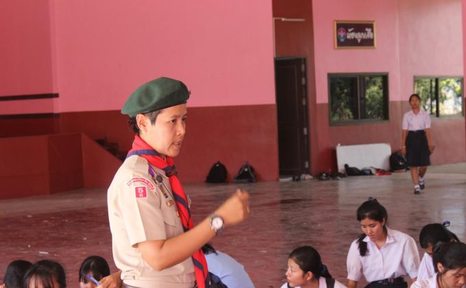 สอนกิจกรรม 4 H ให้พี่เลี้ยงลูกเสือกองร้อยพิเศษทำหน้าที่จิตอาสาดูเเลน้องลูกเสือ ชั้น ม3