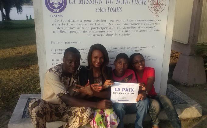 selfy avec le message de paix en côte d'ivoire