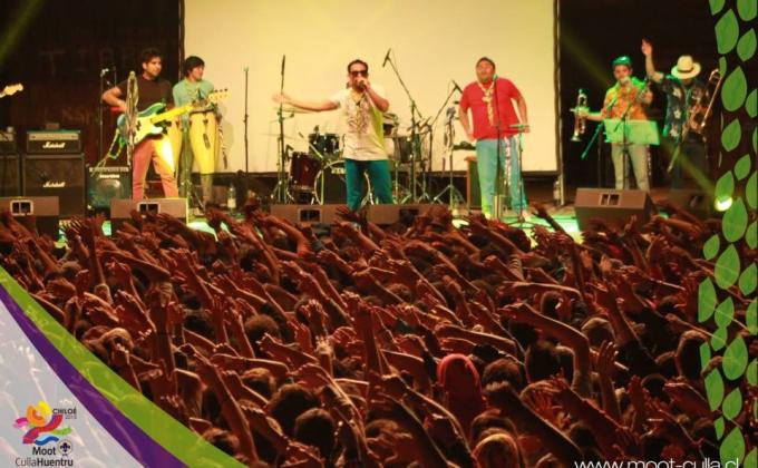 Construcción de una cultura de paz mediante actividades culturales nocturnas en el campamento central del Moot-Culla Huentrú