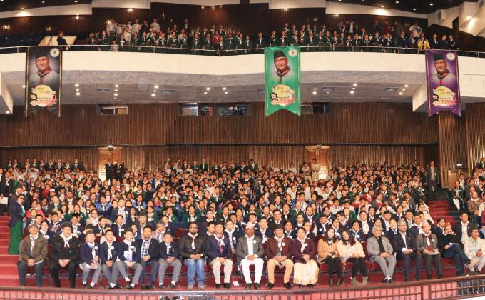 Children with Prime Minister 