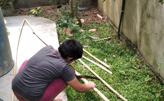 Compost bin using natural materials