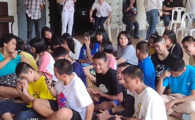 ร่วมเลี้ยงอาหารกลางวันน้องๆผู้พิการทางสายตา