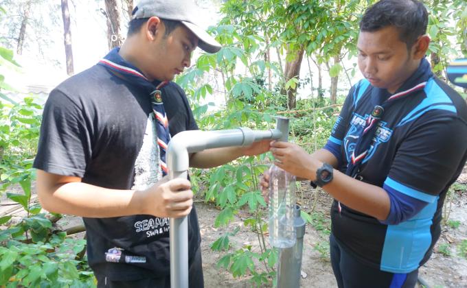 PROJEK LAMPU SOLAR DI BIDONG 