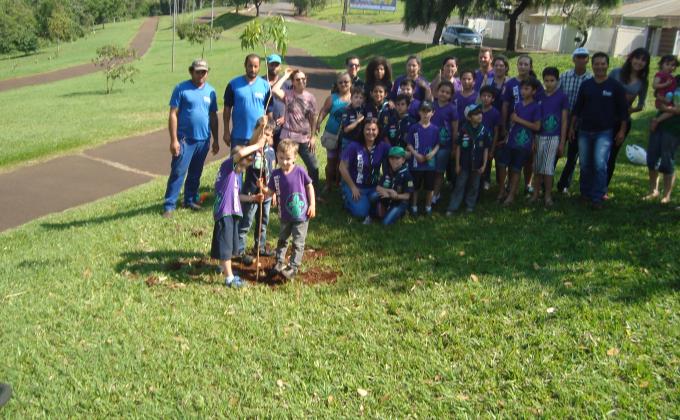 Plantio de árvores no parque zezão no dia   19/09/2015