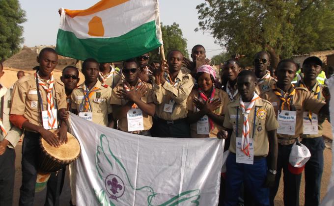 Marche Pour la Paix et La Repubilque sur 149 KM suivie de la participation au 56eme anniversaire de la proclamation de la Republique du Niger le 18 decembre 2014 par les scouts Messagers de la Paix du Niger