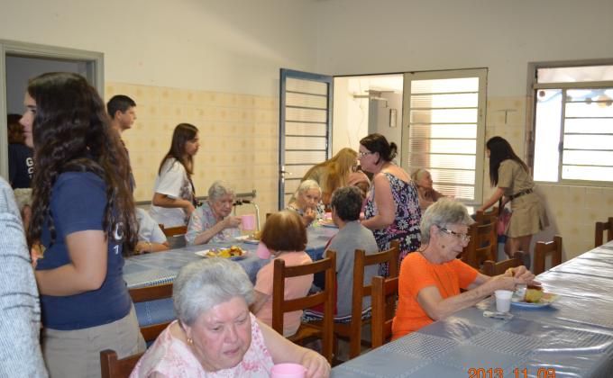 Campanha Dia da Vaidade num Lar de Avozinhas