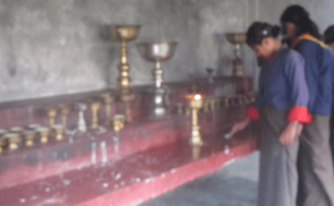 Helping Dratshang monk