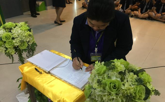ดูแลนักเรียนกิจกรรมถวายพระพร