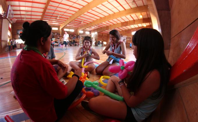 Escuelas de verano: Talleres para jóvenes no scouts y participantes de la comunidad en temas de interés social.