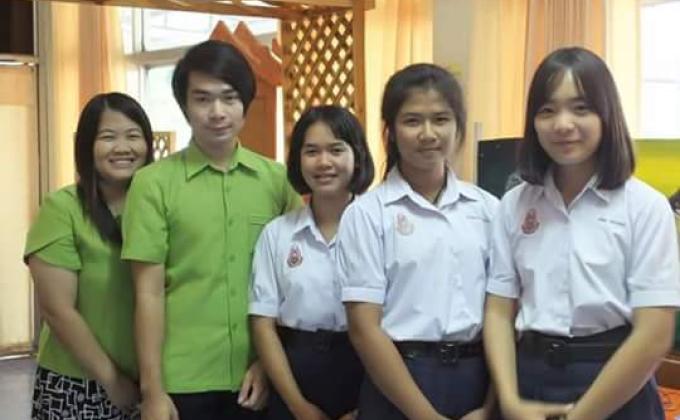 นำเสนอโครงงานคอมพิวเตอร์เนื่องจากวันประเมินติดตามโรงเรียนหนึ่งอำเภอหนึ่งโรงเรียนในฝัน