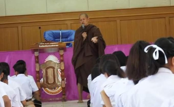อบรบการขับขี่โดยใส่หมวกนิรภัย