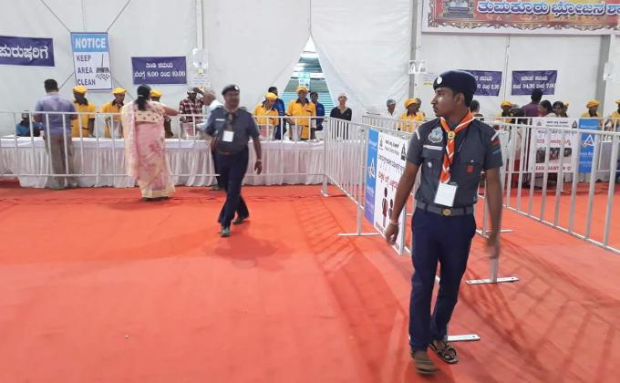 Service render at bhojanalay during Bahubali Swamy mahamastakabhisheka 2018