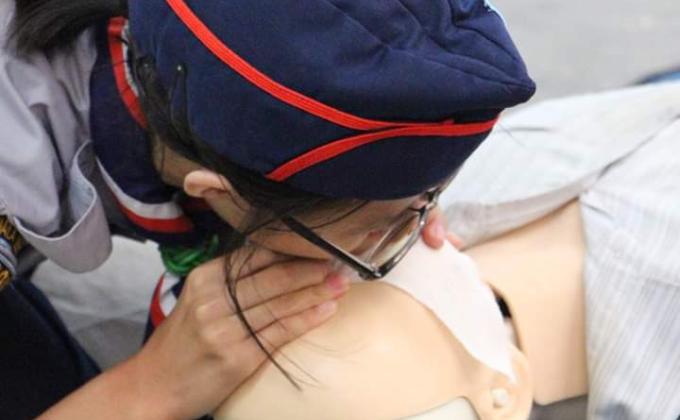 Save Yourself! Save Others! Save the World! Let's become a Medic!!