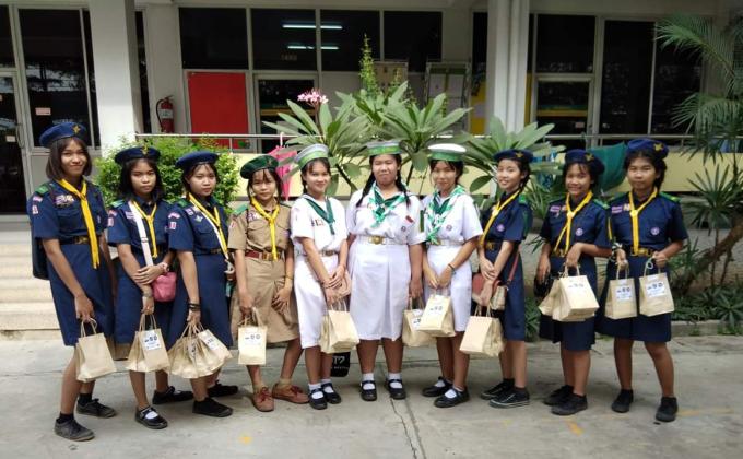 ชาวยกันหาเงินมาช่วยผู้ประสบภัยที่อินโอนีเซีย.