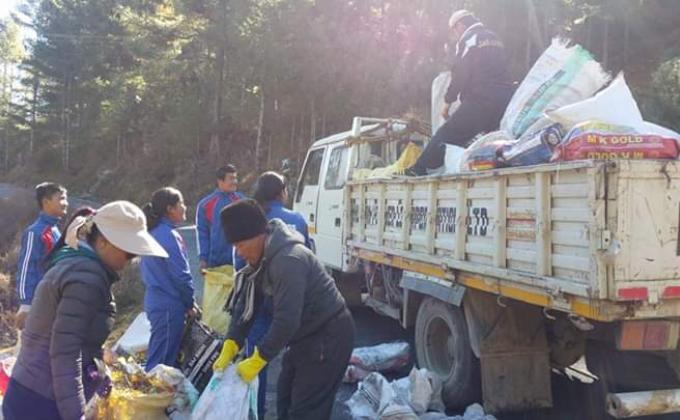 Trash cleaning 