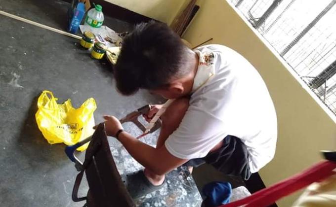 Pakikiisa ng caloocan high school senior scout sa brigada eskwela(repairing of rooms)