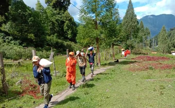 ZHABTO CARRING STONE...