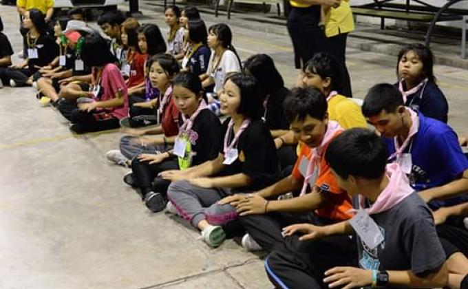เข้าค่ายเขียวเหลือง