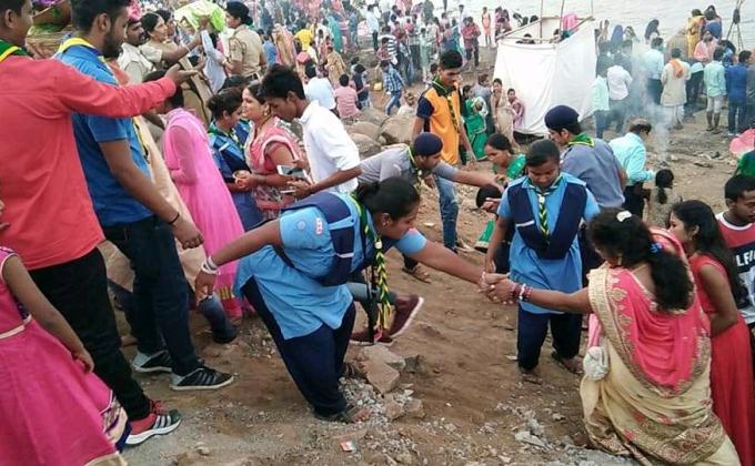 D&NH BSG providing free service to the needy peaple at Chhat puja there are total 3000 people were present in the festival we are working under Shudanshu sir (SOC of DNH) 