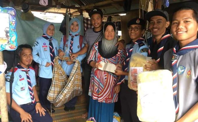 DALAM SENYUMAN ADA TANGISAN.. 