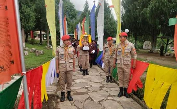 Receving the golden youth winner 
