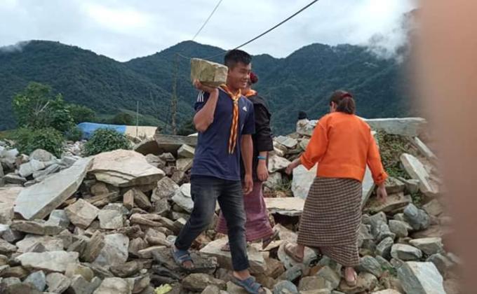 Youth engagement in community Service at Laiju Goenpa Construction.