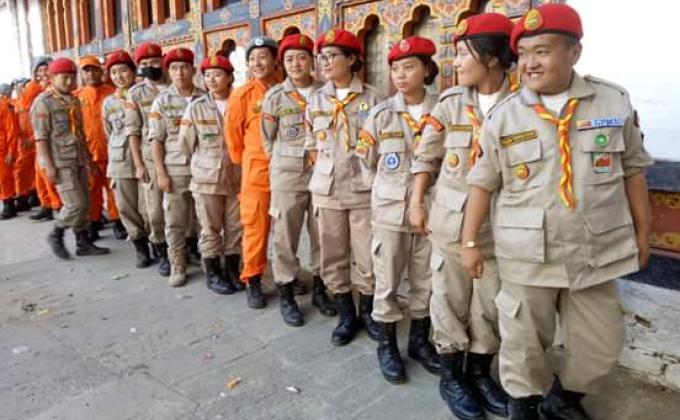 helping to public for good manure.