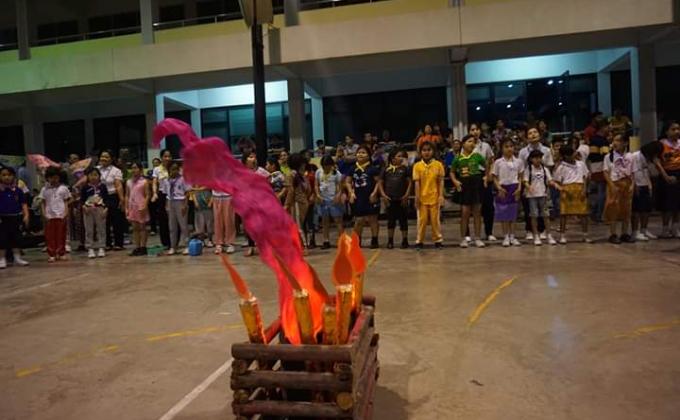 เข้าร่วมกิจกรรมรอบกองไฟของลูกเสือเยตรนารี