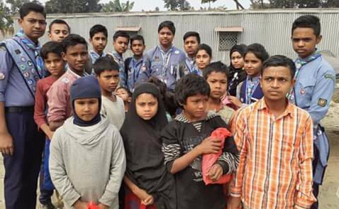 অসহায় মানুষদের মাঝে শীত বস্ত্র বিতরণ