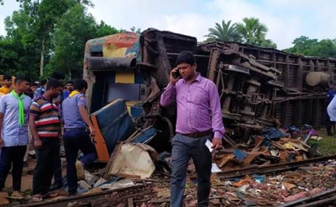 ব্রাহ্মণবাড়িয়ার কসবায় রেল দূর্ঘটনার উদ্ধারকাজে স্কাউটদের সাহসী অবদান