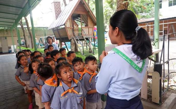 สอนเรื่องความปลอดภัยเมื่อติดอยู่ในรถ