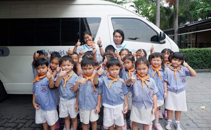 สอนเรื่องความปลอดภัยเมื่อติดอยู่ในรถ