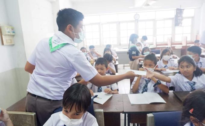 จิตอาสาแจกหน้ากากอนามัยป้องกันฝุ่นPM