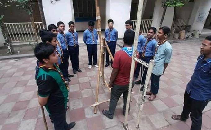 ট্রুপ মিটিং 