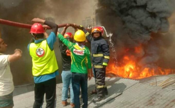 অগ্নিনির্বাপণে সহায়তা প্রদান 