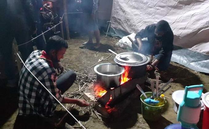cooking in the camp 