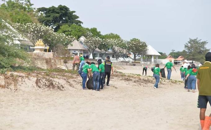 เก็บขยะริมชายหาด