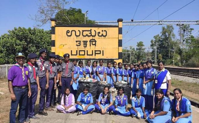 41st
 month of cleanliness drive program, "Swacch Bharath Abhiyaan" at Indrali Railway Station, Udupi. Karnataka State, India.