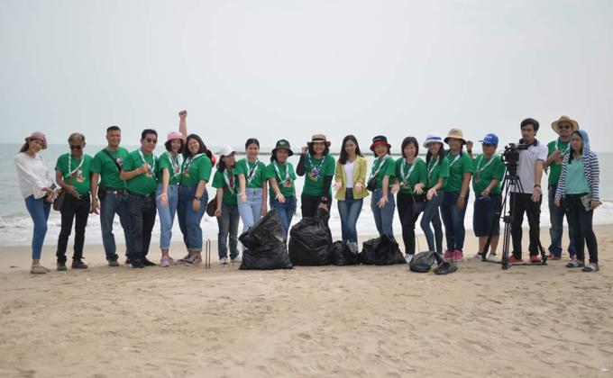 บำเพ็ญประโยชน์ เก็บขยะ บริเวณชายหาดเจ้าสำราญ