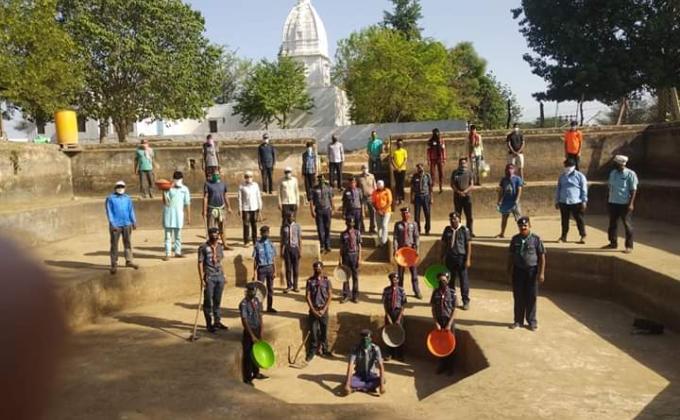 जल संरक्षण के प्राचीन सरोत का सफाई अभियान