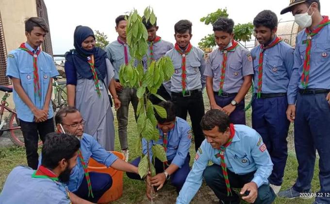 সেবা মুক্ত স্কাউট গ্রুপ সিরাজগন্জ এর আয়োজনে  ২২ আগষ্ট ২০২০ রোজ শনিবার সকাল ১১:০০ ঘটিকায় স্কাউট গার্ডেন ( ক্রস বার-৩) মুজিব বর্ষ উপলক্ষে বাংলাদেশ স্কাউটস্ এর সাথে একাত্বতা প্রকাশ করে সেবা মুক্ত স্কাউট গ্রুপের বৃক্ষ রোপন কর্মসূচি ২০২০ পালন করা হয়।