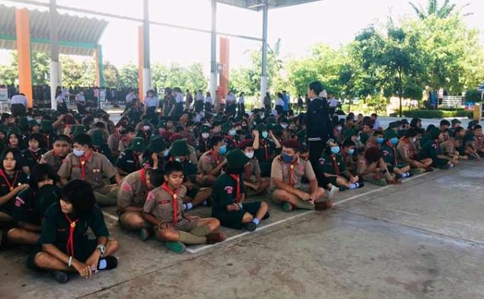 พี่เลี้ยงดูแลน้องเข้าเรียนคาบลูกเสือ