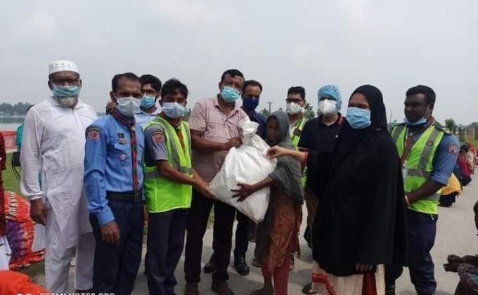 সিরাজগঞ্জে বন্যার্তদের মাঝে বাংলাদেশ
উইম্যান জাজেস এসোসিয়েশনের ত্রান বিতরণ: 