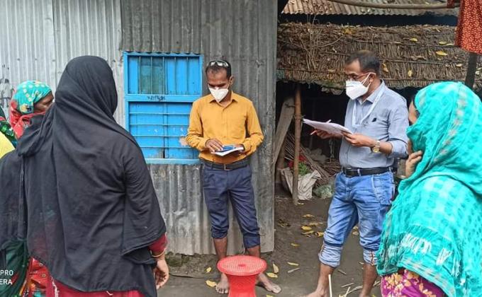 করোনা ভাইরাস এ ক্ষ্তি গ্রস্থ হতরিদ্র, নদী ভাঙনে ঘর বাড়ি  হারানো অসহায় মানুষের মাঝে জরুরী ত্রাণ সহায়তা দেওয়ার জন্য বাড়ী বাড়ী গিয়ে তথ্য সংগ্রহ। 