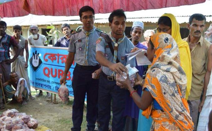 Distribution Food for poor peaple.