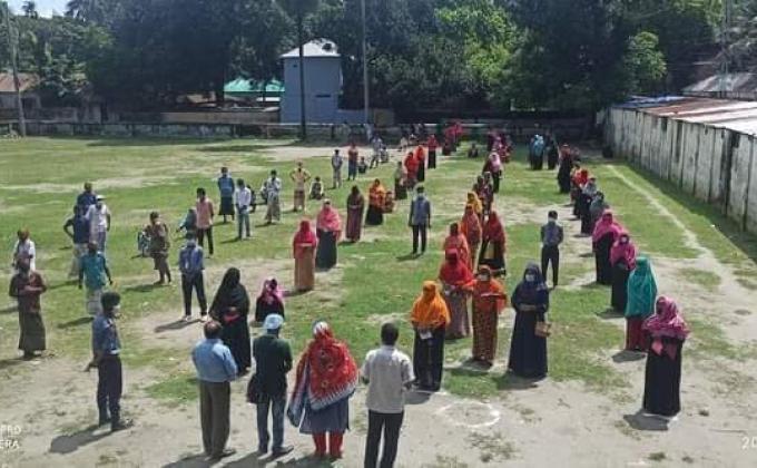 করোনার প্রভাব মোকাবেলায় অসহায় দরিদ্র মানুষের মাঝে ত্রানু বিতারন।