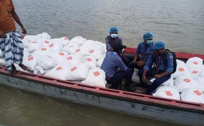 এসিয়ান রিসার্স ফাউন্ডেশন ও নামিজান আফতাবি ফাউন্ডেশনের সহযোগিতায় ও গ্রামীণ ফ্রেন্ডস এর তত্ত্বাবধানে ত্রান বিতরণ।