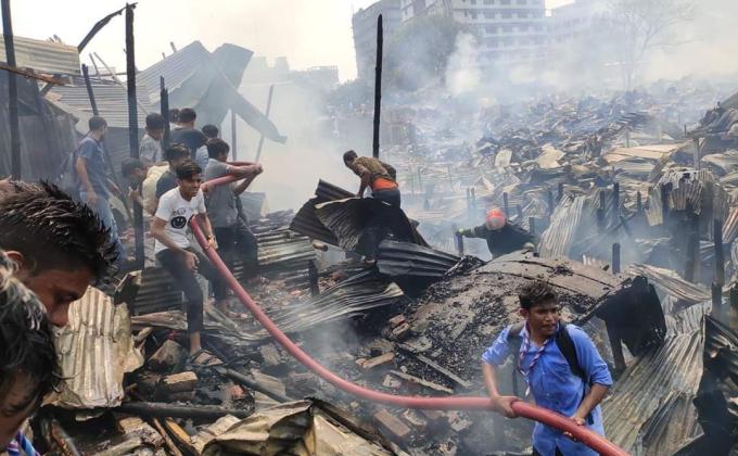 ট ব্লক বস্তিতে অগ্নিকান্ড