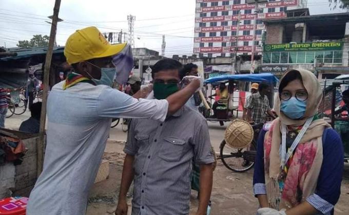 মাস্ক বিতরণ 