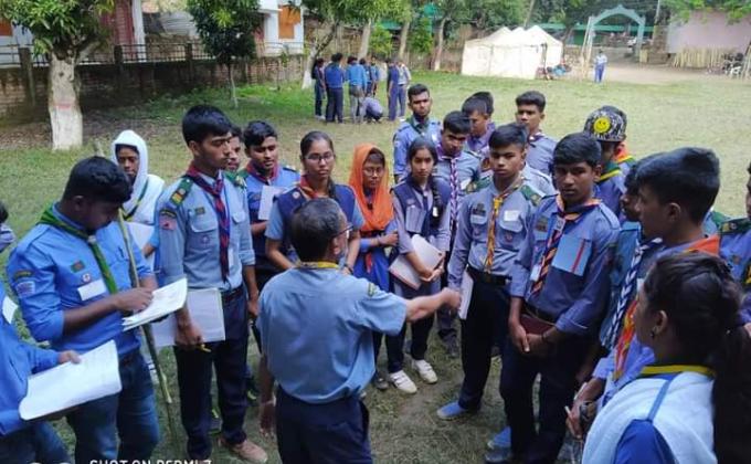 ঝিনাইদহ জেলা রোভার মেট কোর্সে স্বেচ্ছাসেবক হিসেবে অংশগ্রহণ 